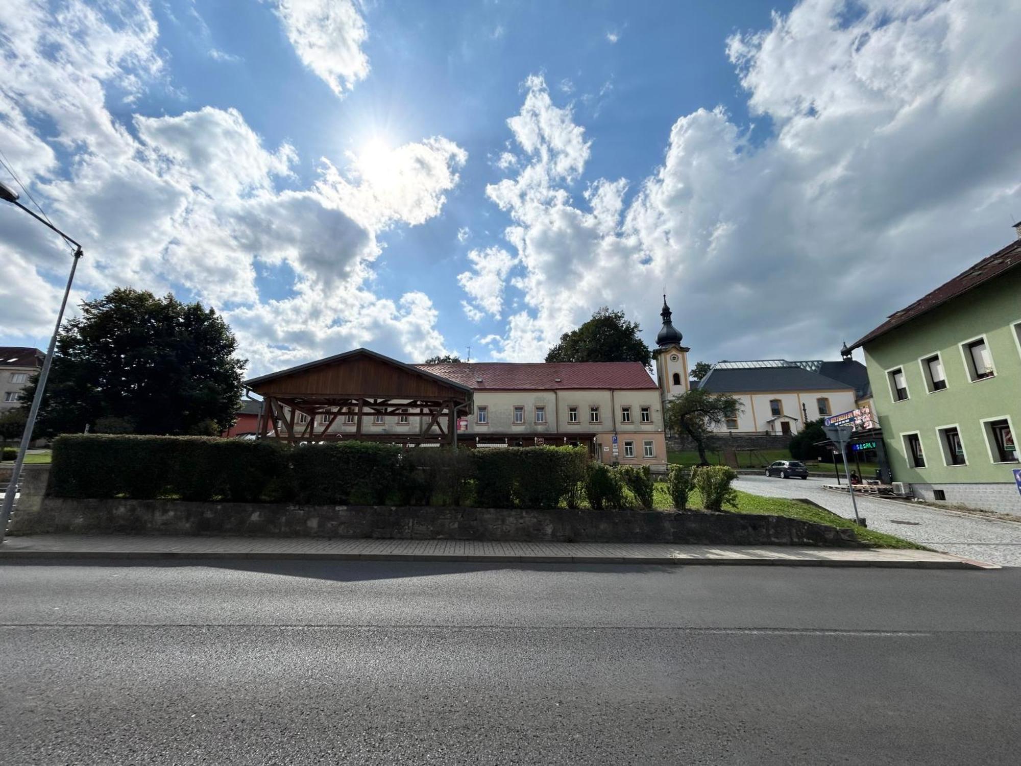 Ubytovani U Kostela Uście nad Łabą Zewnętrze zdjęcie